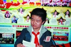 “五杠少年”遭网友热议 评：可以好奇不应刻薄