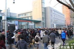 组图：2012年国家公务员考试考场场面震撼