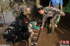 菲律宾洪灾400余人死亡 受灾人口超10万