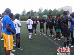 刚果留学生在吉林组建“国际足球队”(图)