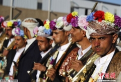 也门为320名政府军官兵举行集体婚礼